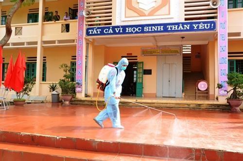 Chủ[-]tịch[-]Hà[-]Nội[-]yêu[-]cầu[-]khử[-]trùng[-]toàn[-]bộ[-]3.000[-]trường[-]học[-]chống[-]coronavirus
